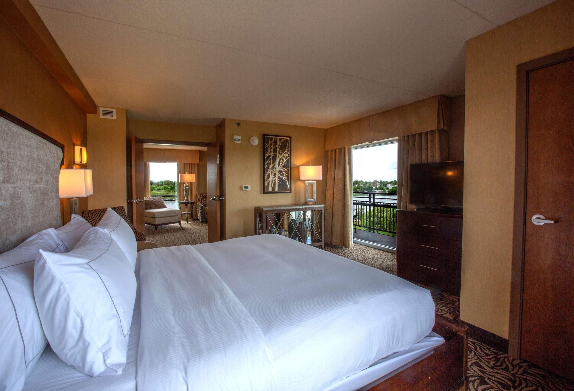 Doubletree By Hilton Bay City - Riverfront Exteriér fotografie