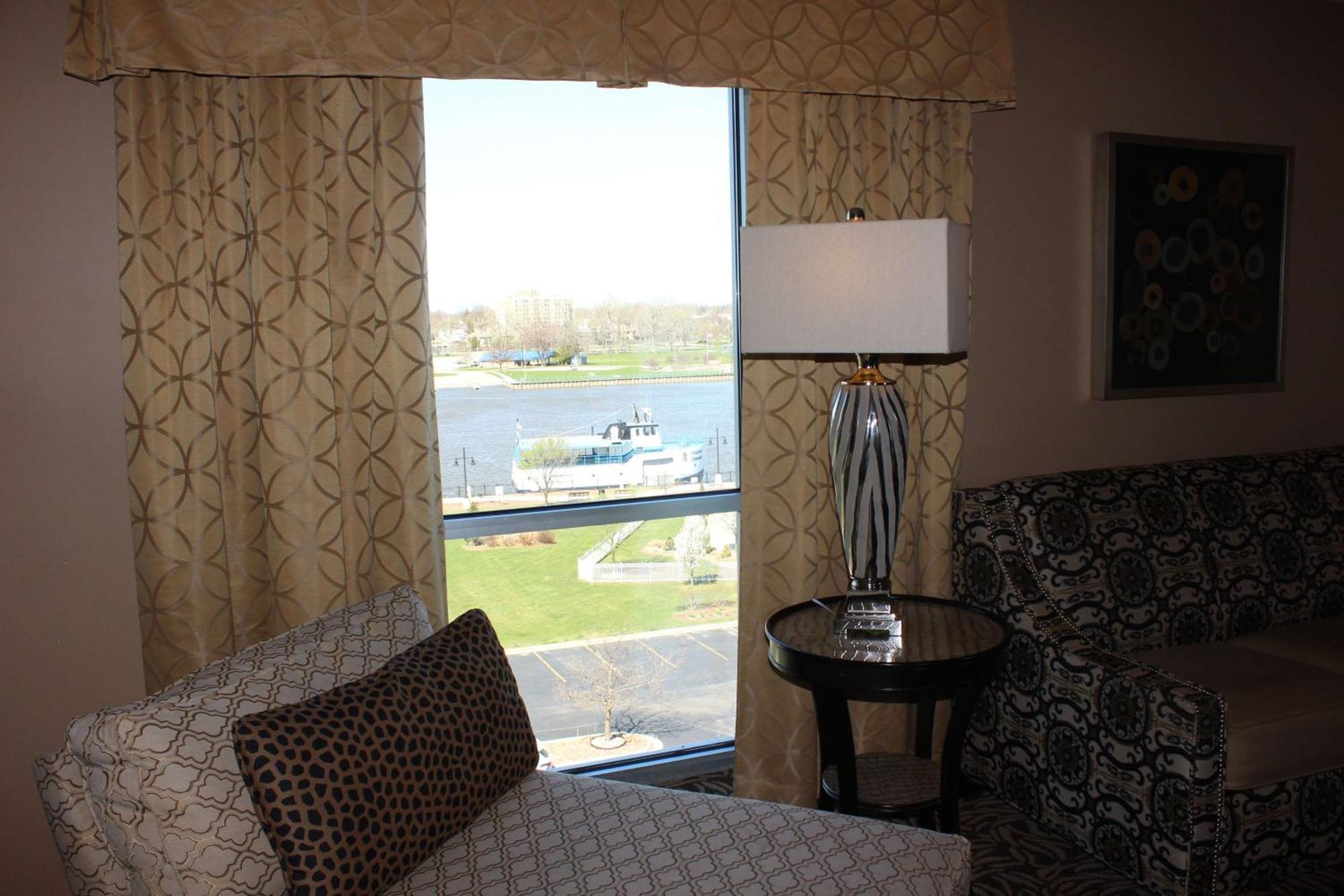 Doubletree By Hilton Bay City - Riverfront Exteriér fotografie