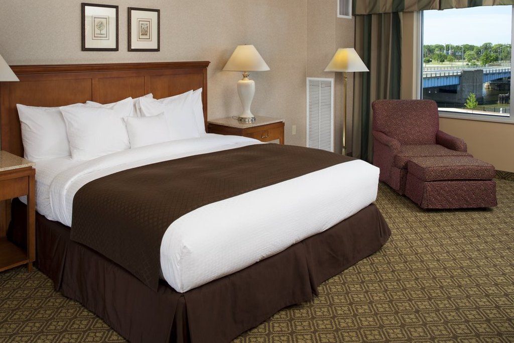 Doubletree By Hilton Bay City - Riverfront Pokoj fotografie
